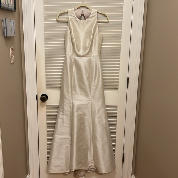 Alfred Sung Formal Trumpet Gown / Dress Sleeveless Back Bow in Champagne, Size 0 - Picture 4 of 17